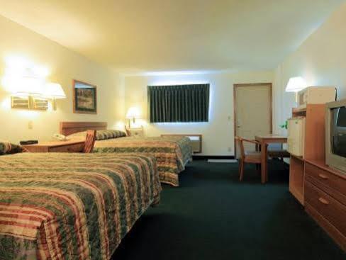 Americas Best Value Inn Suburban Emmetsburg Bagian luar foto