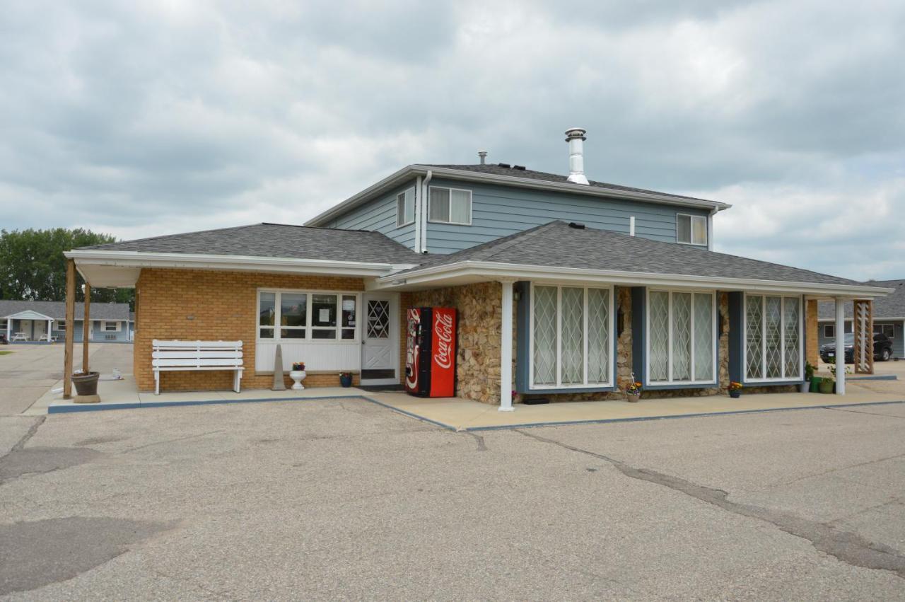 Americas Best Value Inn Suburban Emmetsburg Bagian luar foto