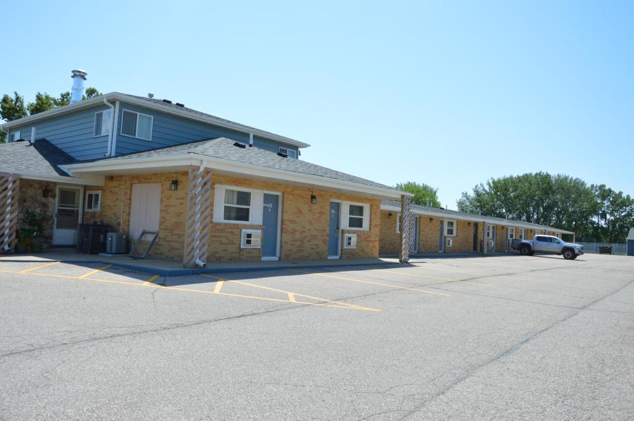 Americas Best Value Inn Suburban Emmetsburg Bagian luar foto
