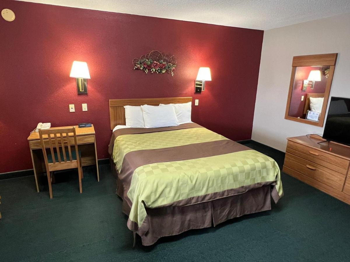 Americas Best Value Inn Suburban Emmetsburg Bagian luar foto